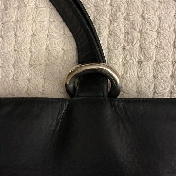CHANEL Black bag with Gold Details - Picture 3 of 11